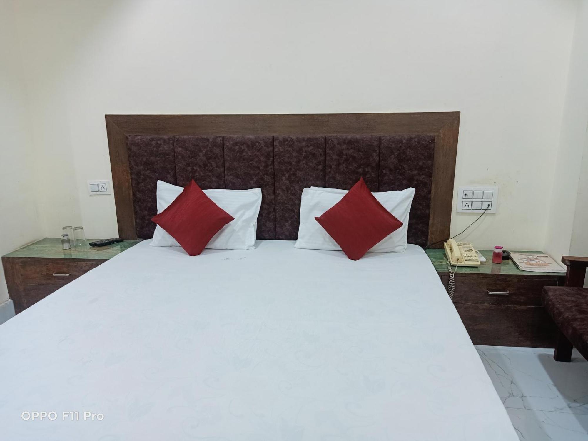 Hotel Ambassador Inn 瓜廖尔 外观 照片