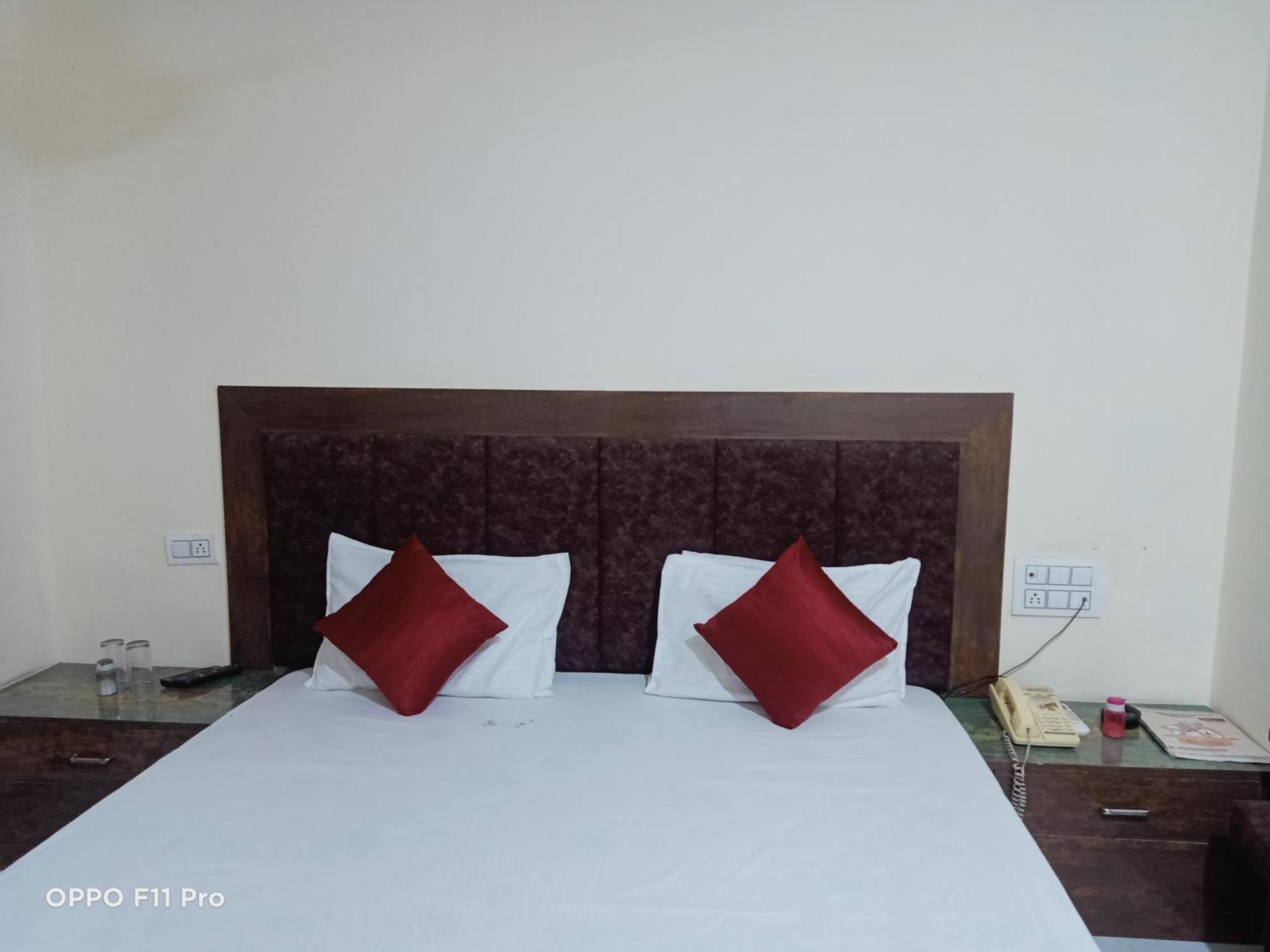 Hotel Ambassador Inn 瓜廖尔 外观 照片