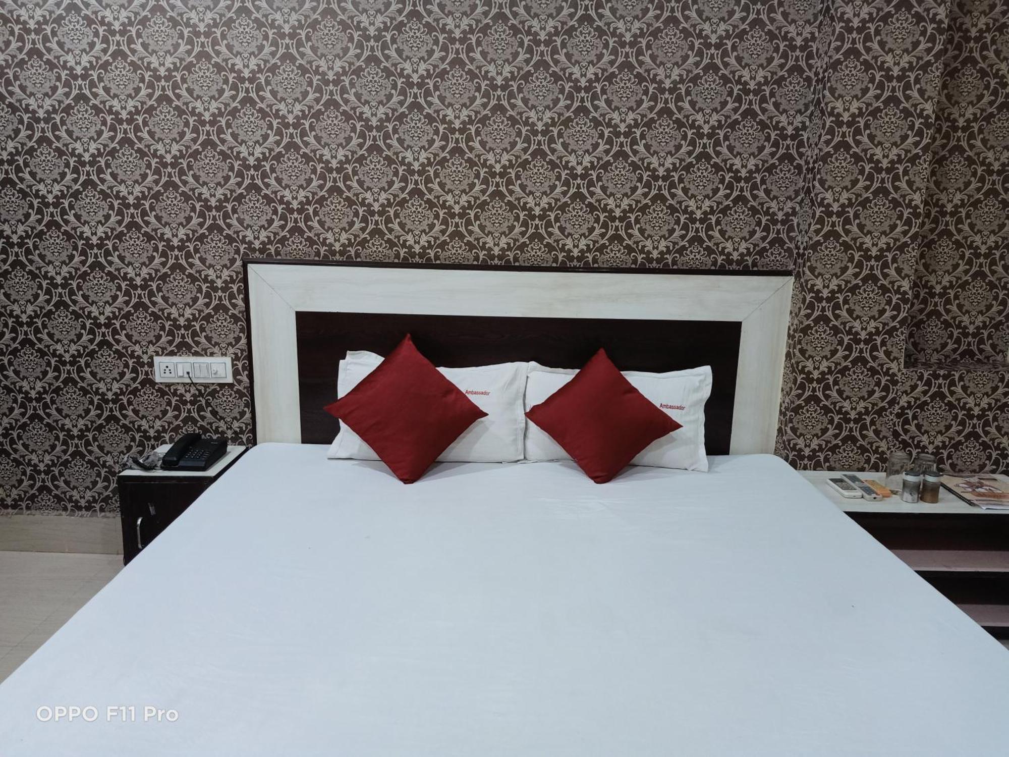 Hotel Ambassador Inn 瓜廖尔 外观 照片