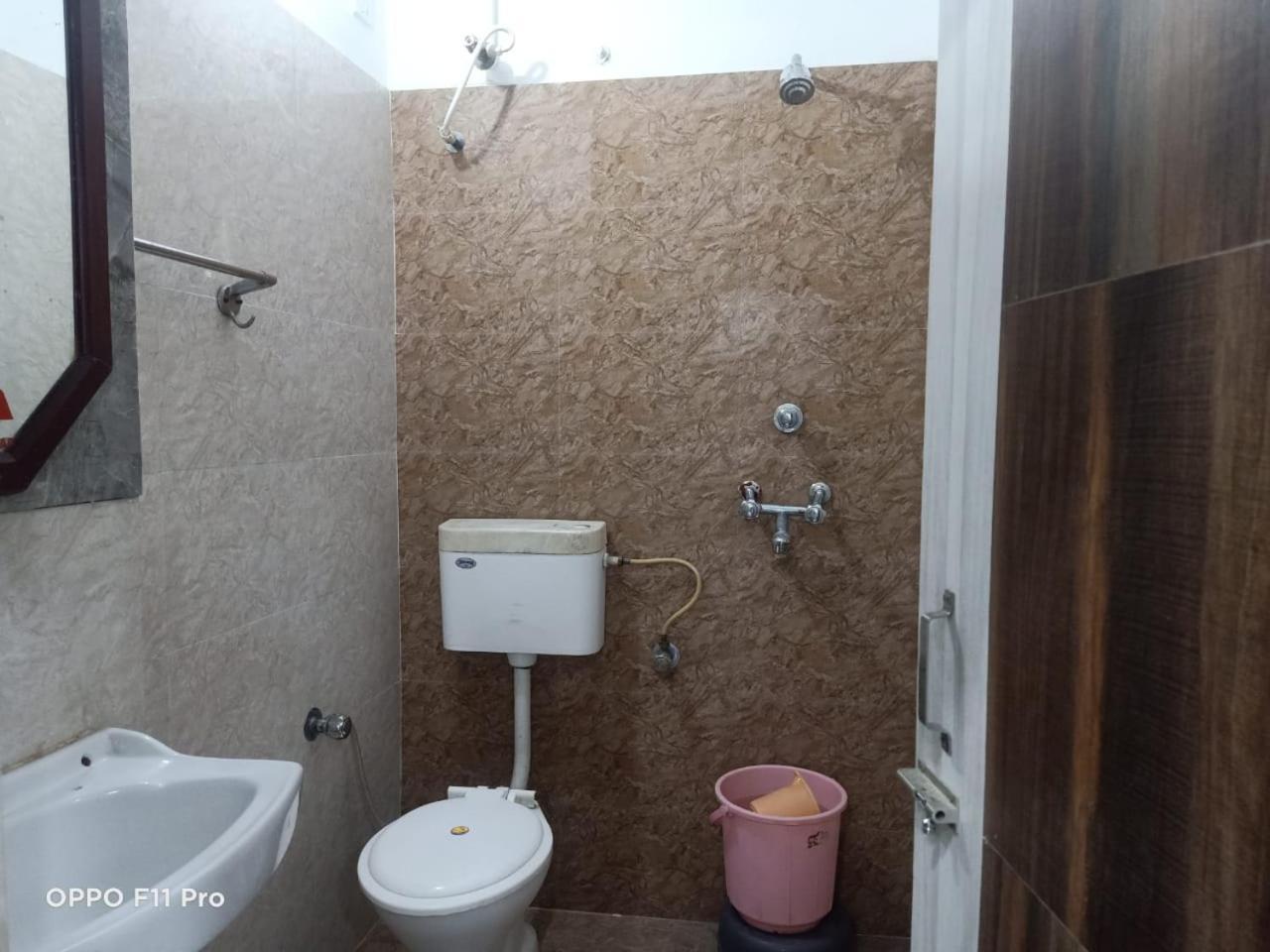 Hotel Ambassador Inn 瓜廖尔 外观 照片