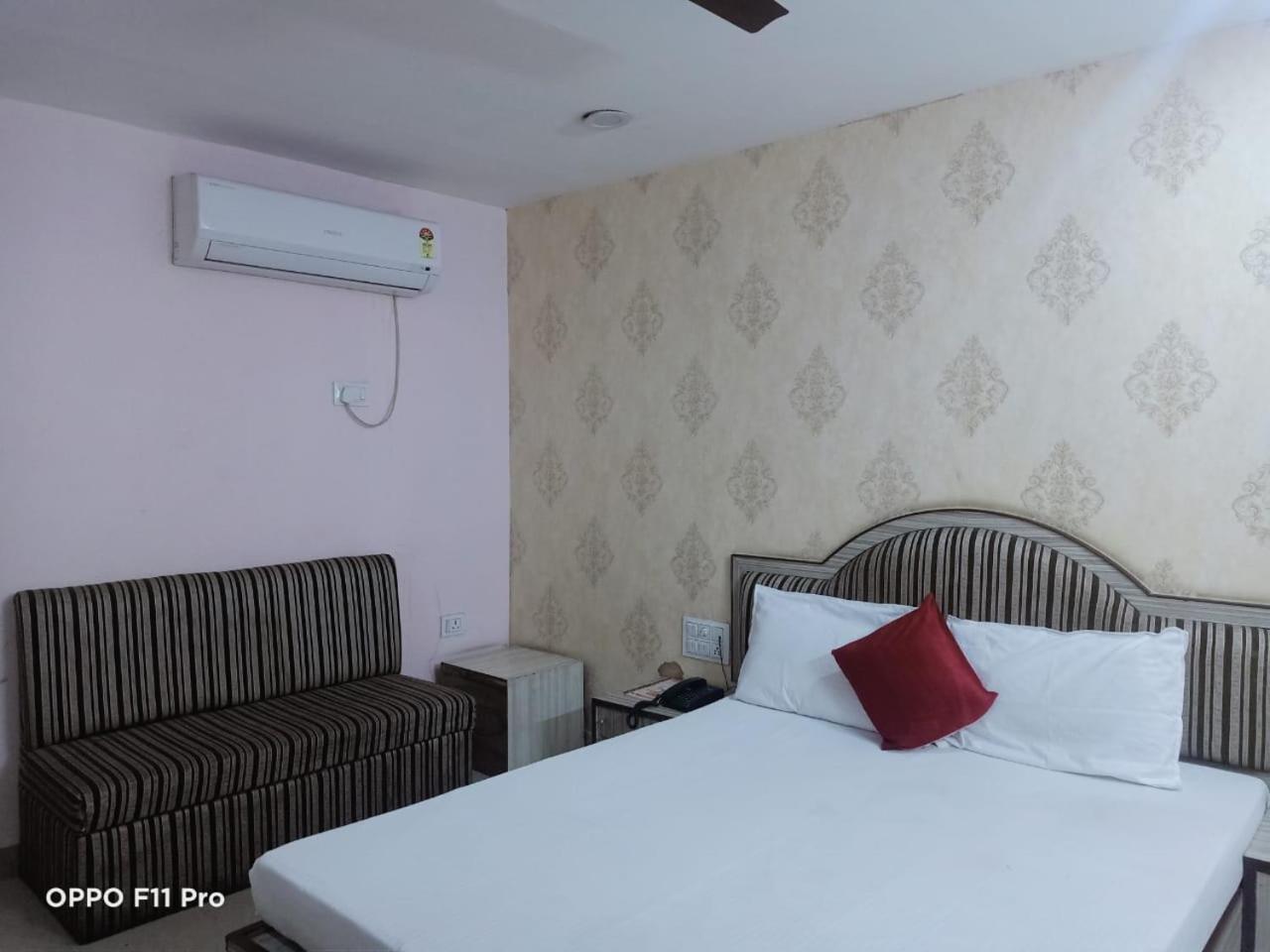 Hotel Ambassador Inn 瓜廖尔 外观 照片
