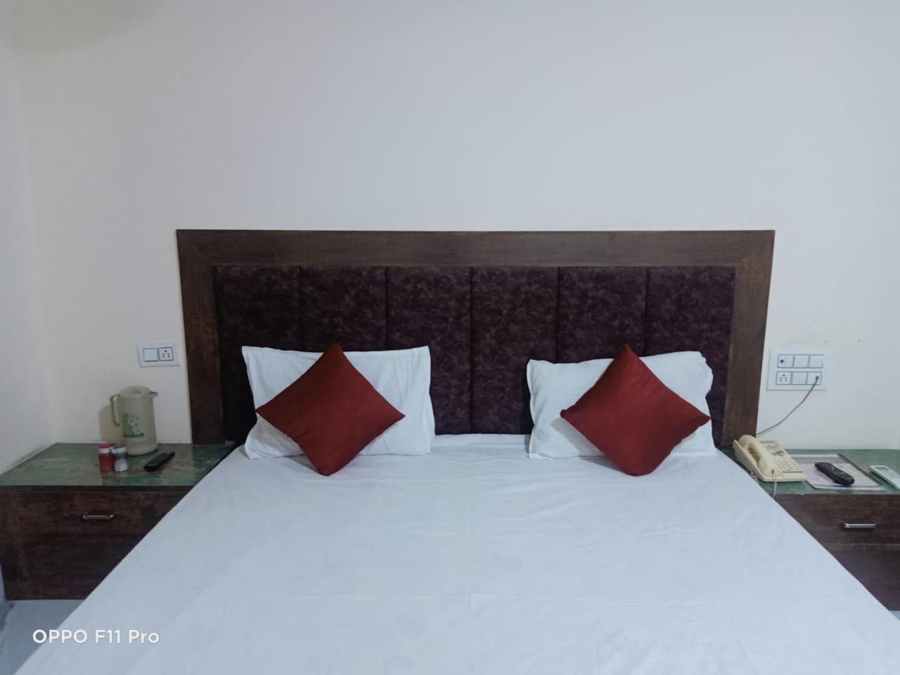 Hotel Ambassador Inn 瓜廖尔 外观 照片